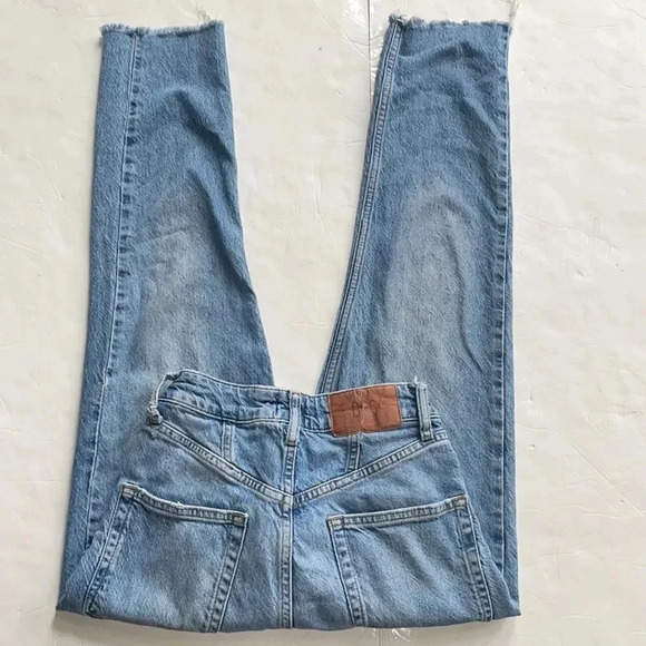 BDG Edie slim fit high rise jeans, raw hem. Medium/light wash. Women’s size 25 - Picture 12 of 14